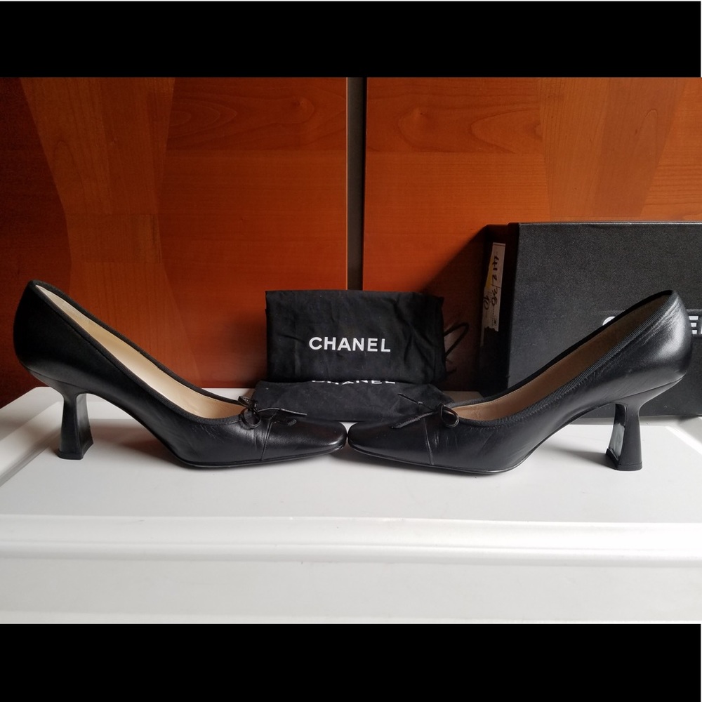 Classic CHANEL Black heels with bow - Picture 4 of 8